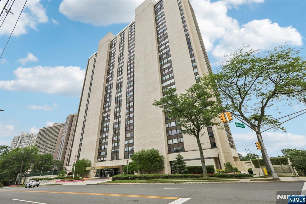 1500 Palisade Avenue 27C - Photo 1