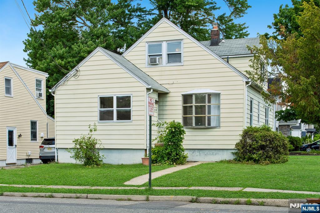8-15 Berdan Avenue - Photo 2