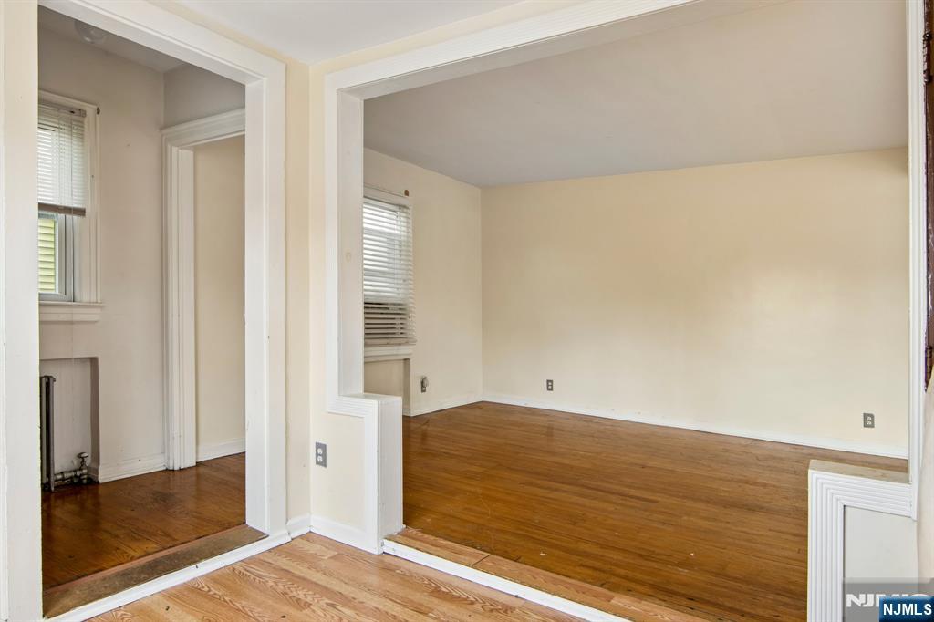 8-15 Berdan Avenue - Photo 4