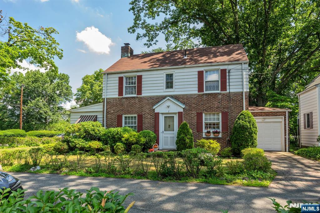 2 Allen Pl, Fair Lawn, NJ 07410