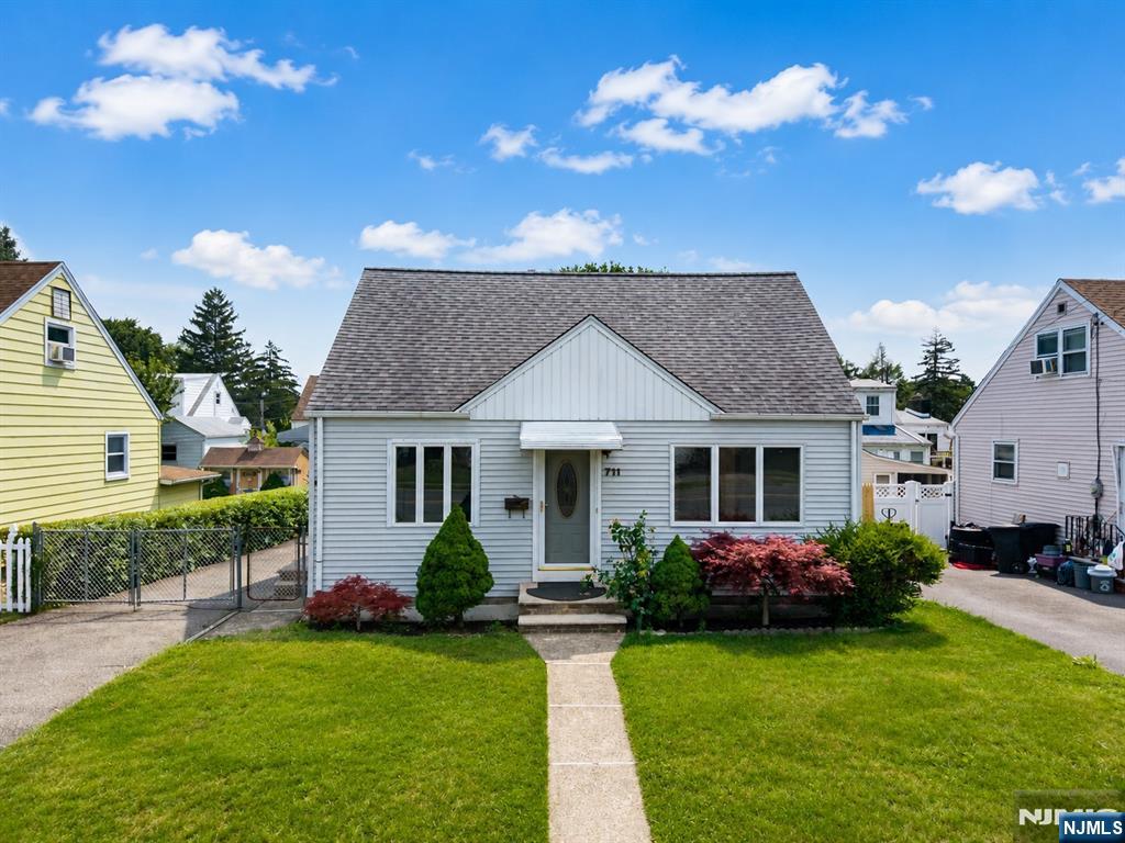 711 Bloomfield Avenue - Photo 1