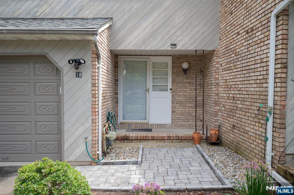 18 Guilford Court - Photo 4