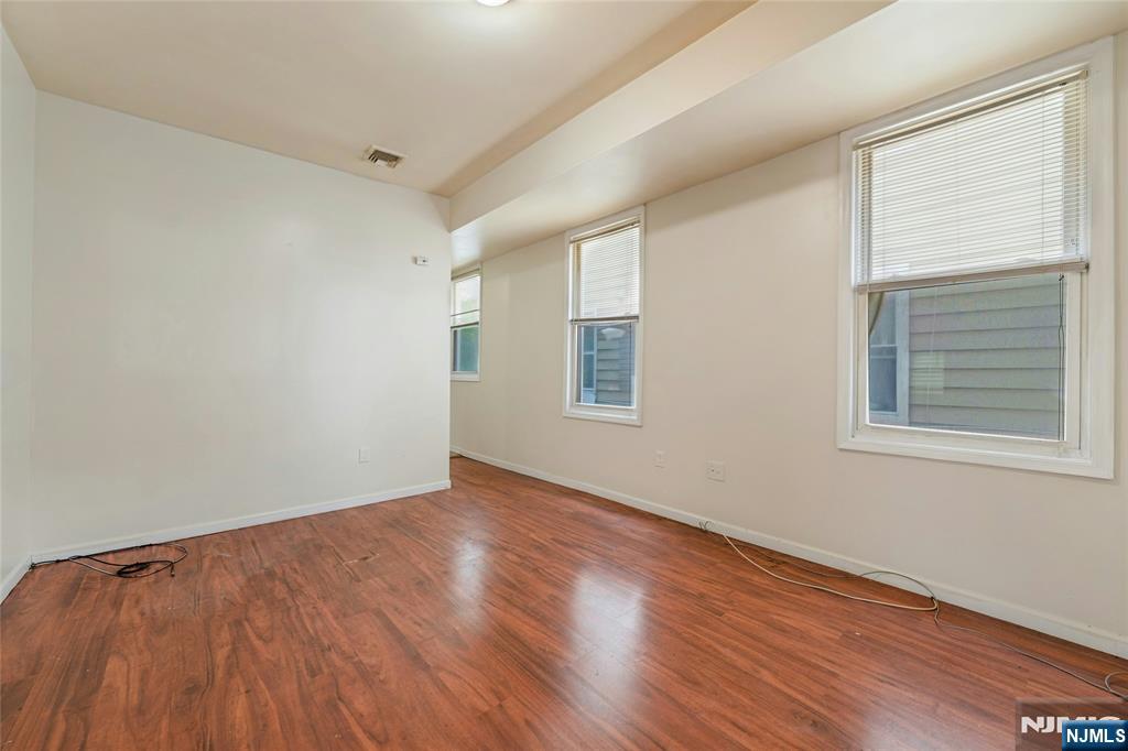 48 Seymour Avenue - Photo 4