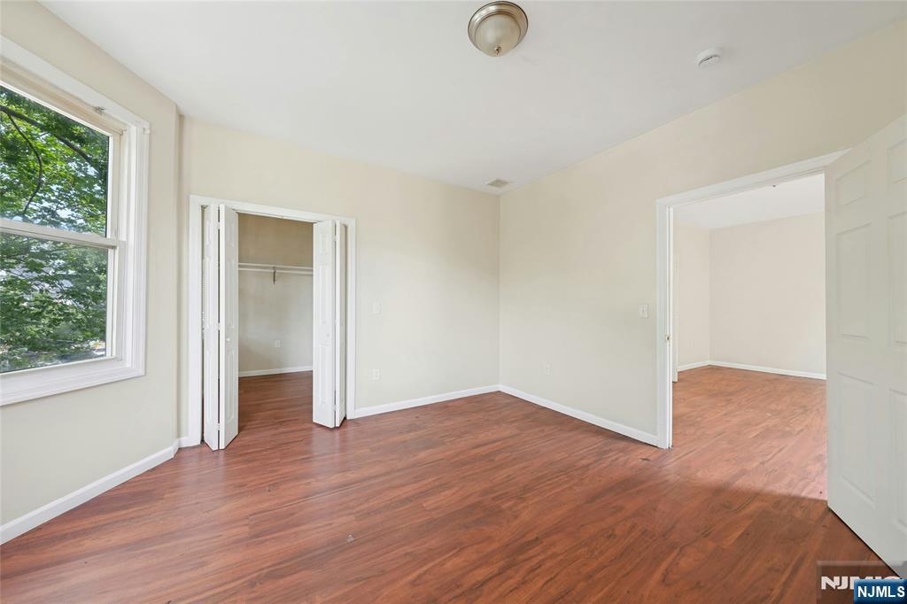 48 Seymour Avenue - Photo 5