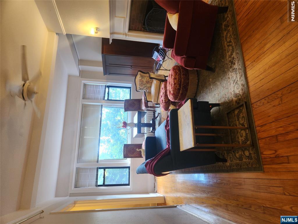 363-377 Mount Prospect #1B