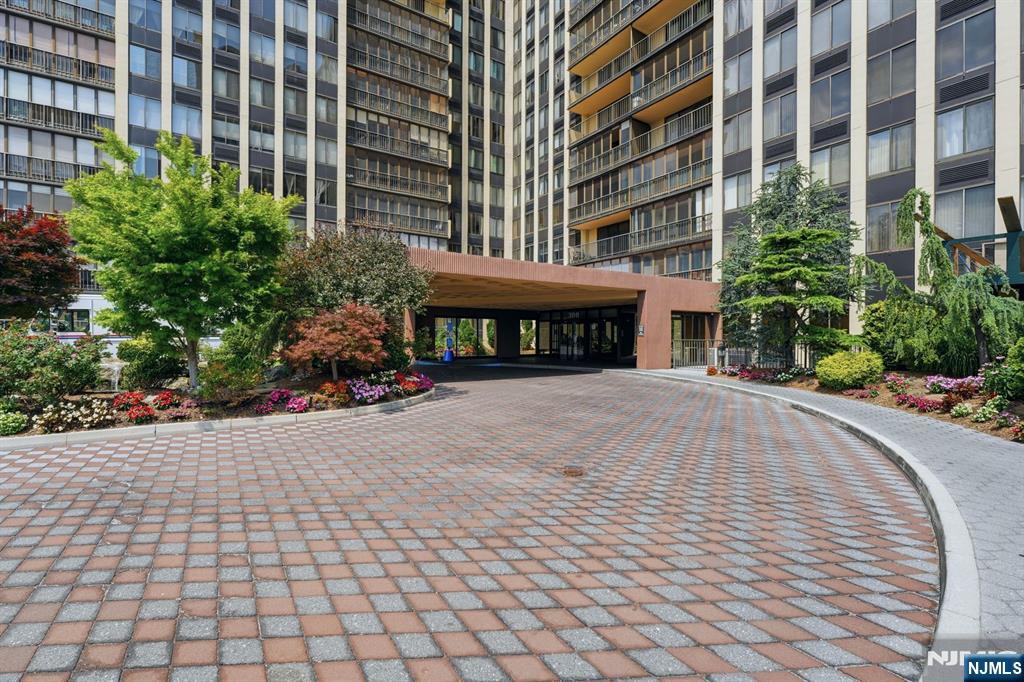 300 Winston Drive C0518 - Photo 2