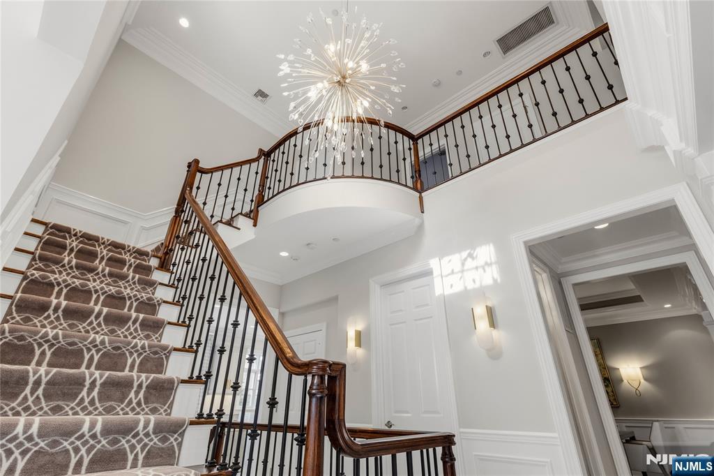 605 Heights Lane - Photo 3