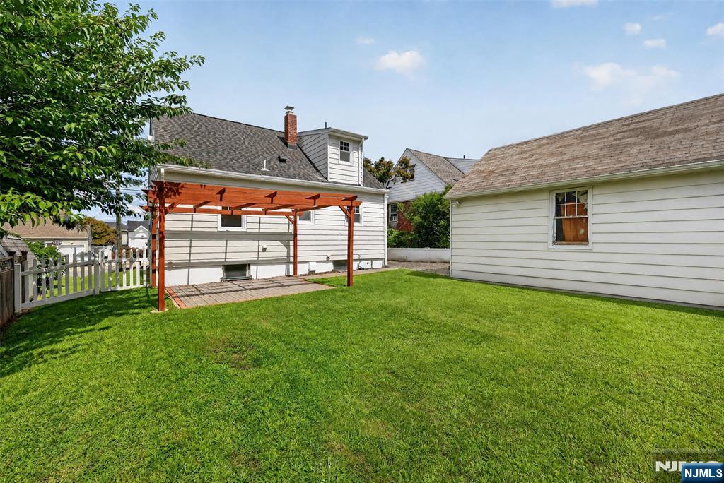 10-08 Campbell Rd, Fair Lawn, NJ 07410