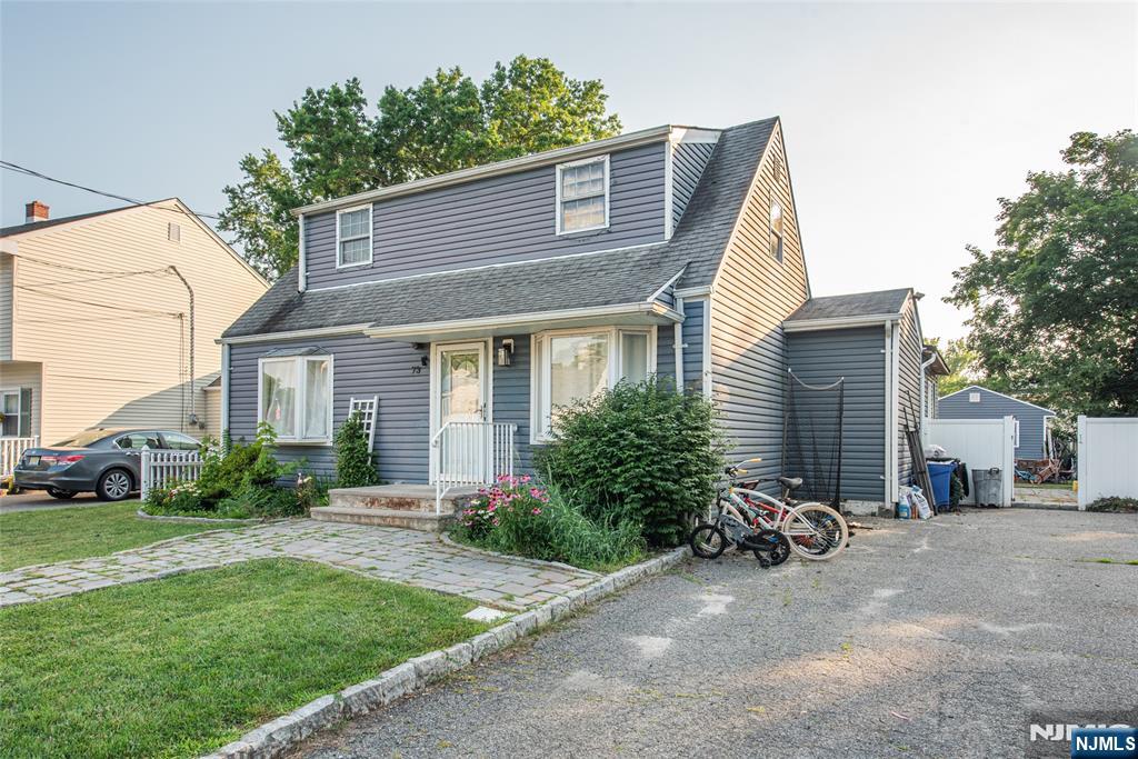 73 Bergen Avenue - Photo 2
