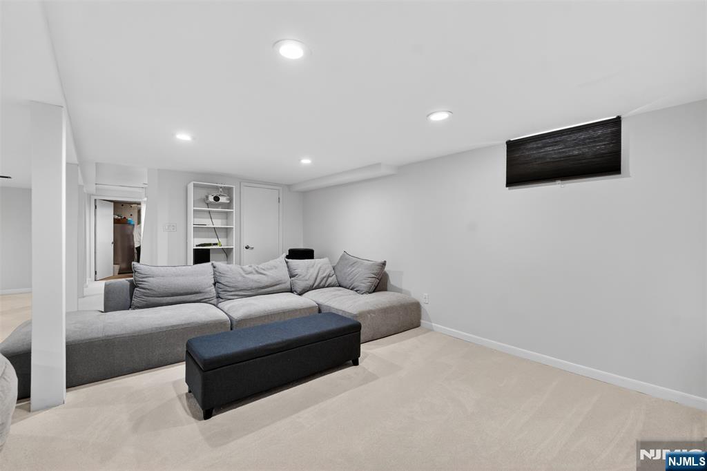447 Van Dyke Street — photo 21