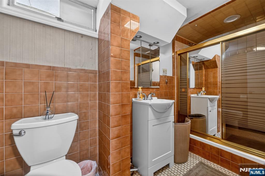 447 Van Dyke Street — photo 24