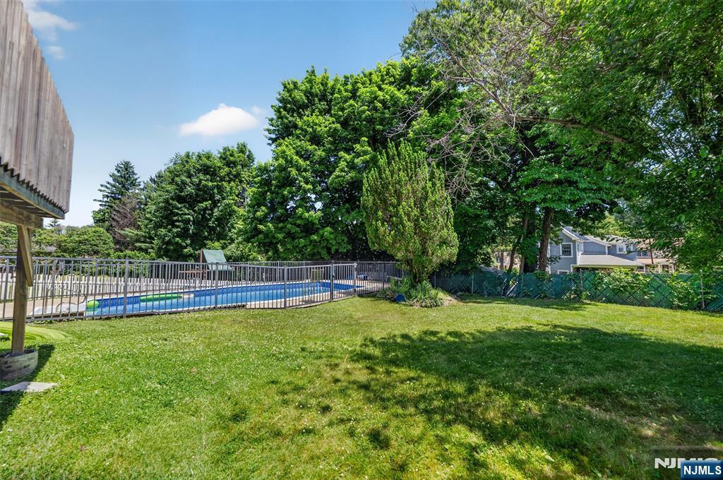 447 Van Dyke Street — photo 28