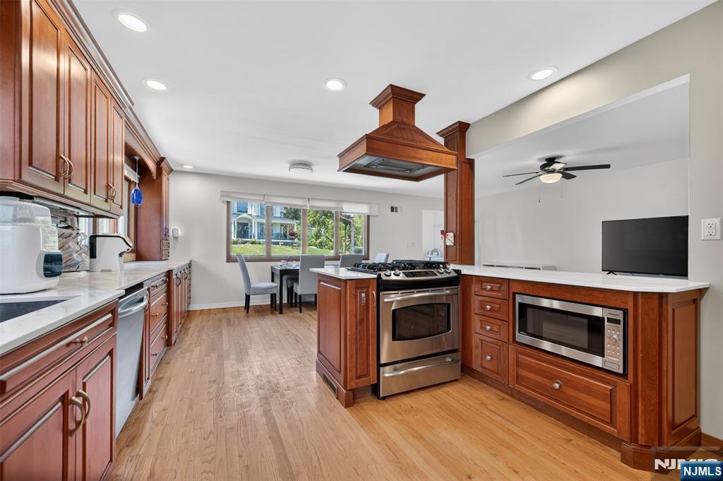 447 Van Dyke Street — photo 6
