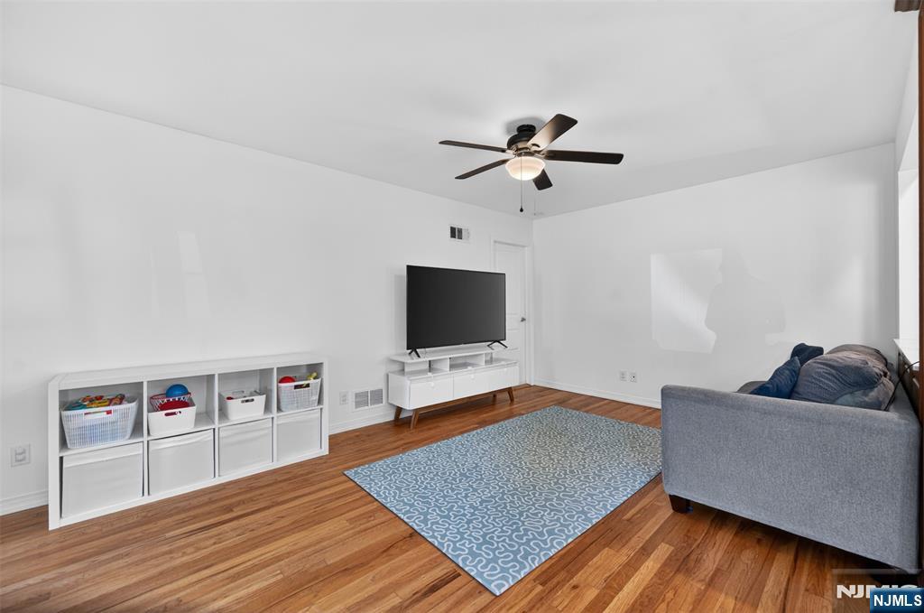 447 Van Dyke Street — photo 8