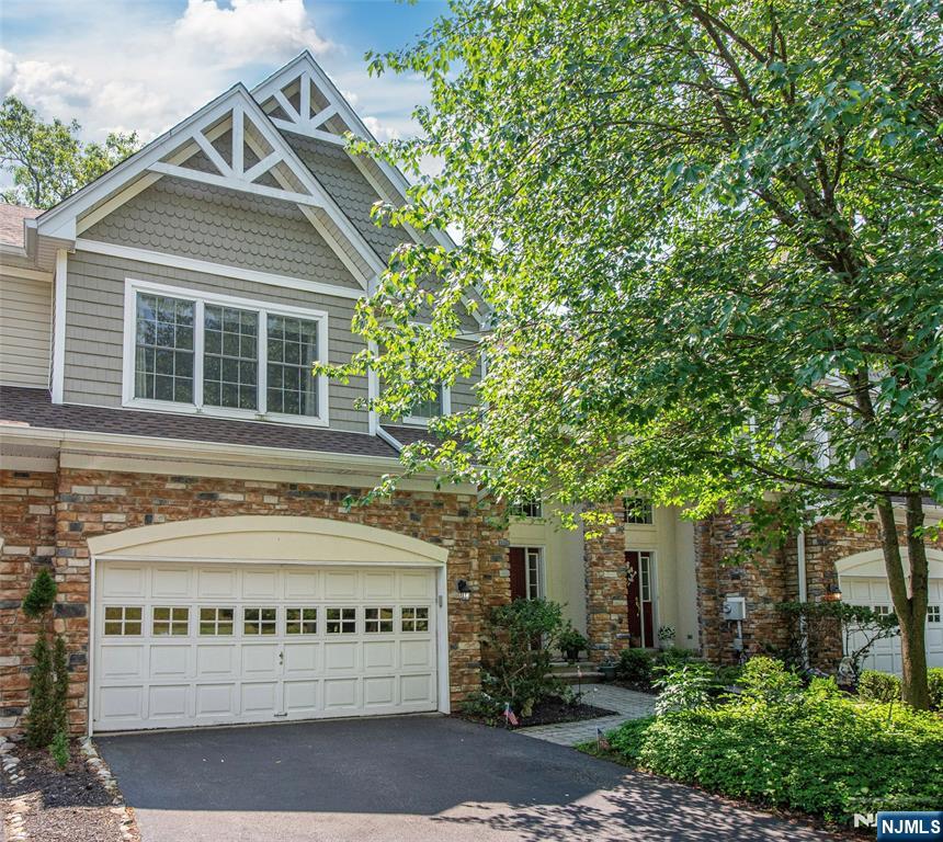 14 N Shadow Ln, Oakland, NJ 07436