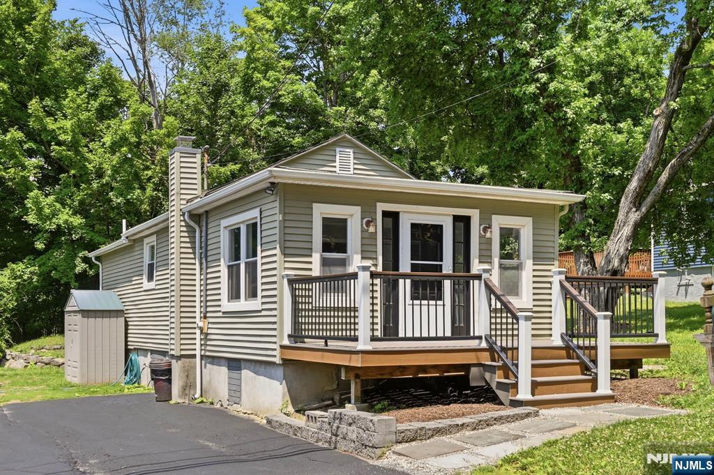 82 Fairview Drive - Photo 1