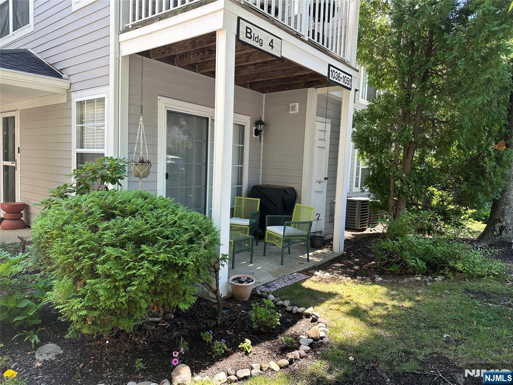 1047 Cambridge Court 1047 - Photo 3