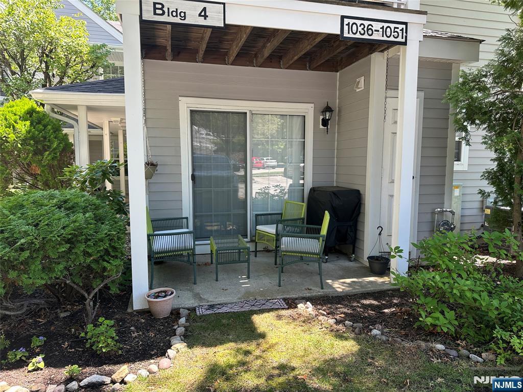 1047 Cambridge Court 1047 - Photo 4