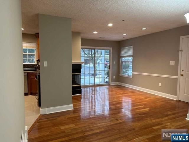 1047 Cambridge Court 1047 - Photo 5