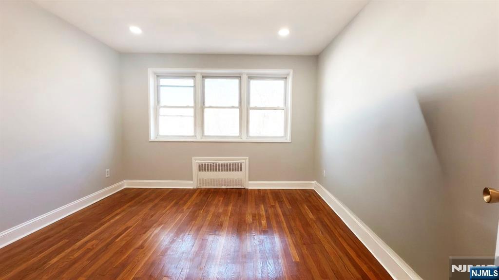 154 Bowers Street 2D - Photo 4