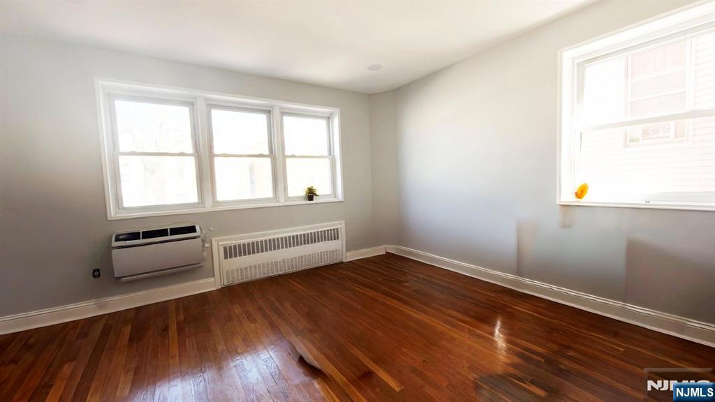 154 Bowers Street 2D - Photo 5