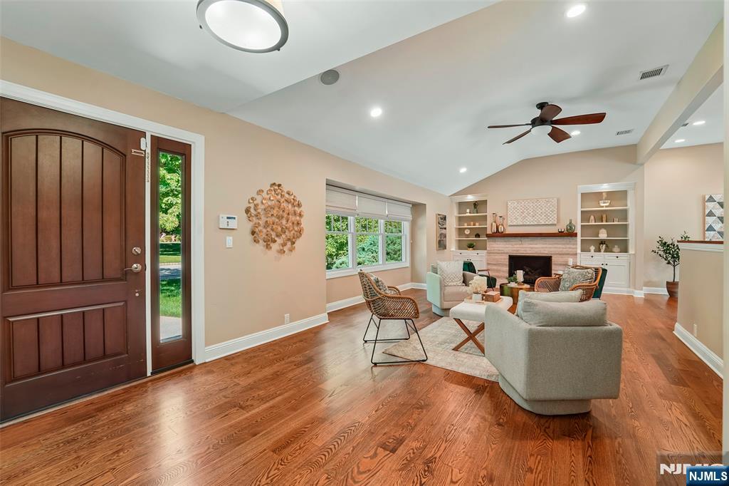 1050 Pines Lake Drive — photo 4