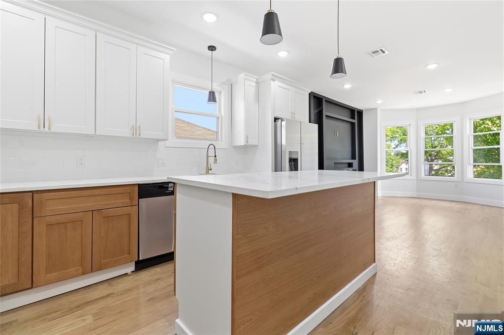 57 Montgomery Avenue - Photo 2