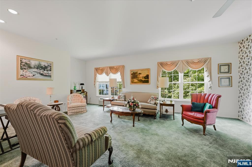 2 Richmond Road 302 - Photo 2
