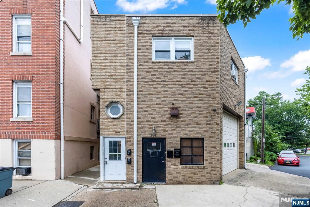 203 E Ruby Avenue A - Photo 1