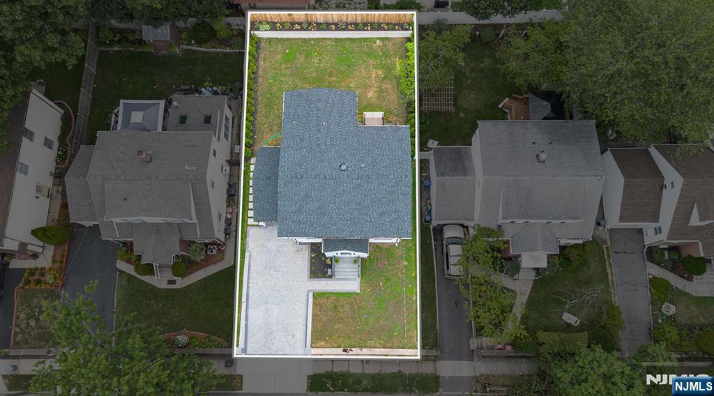 110 Maple Street — photo 34