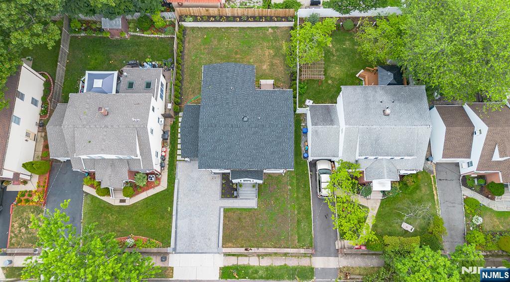 110 Maple Street — photo 37