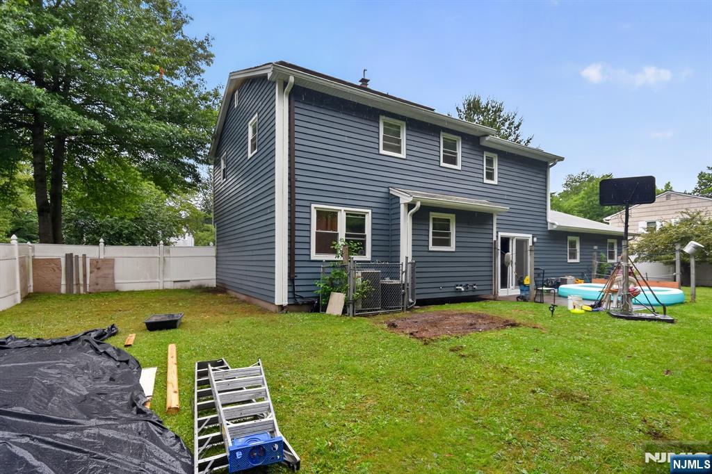464 Tulane Ct, Paramus, NJ 07652