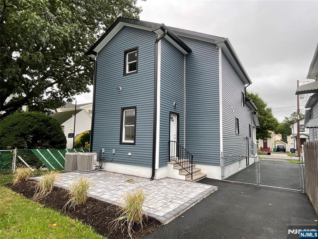 340 Watson Avenue - Photo 4