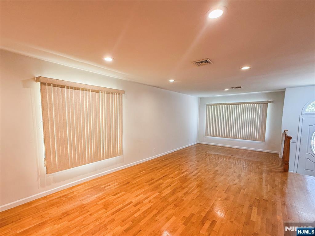 209 5th #B, Palisades Park, NJ 07650