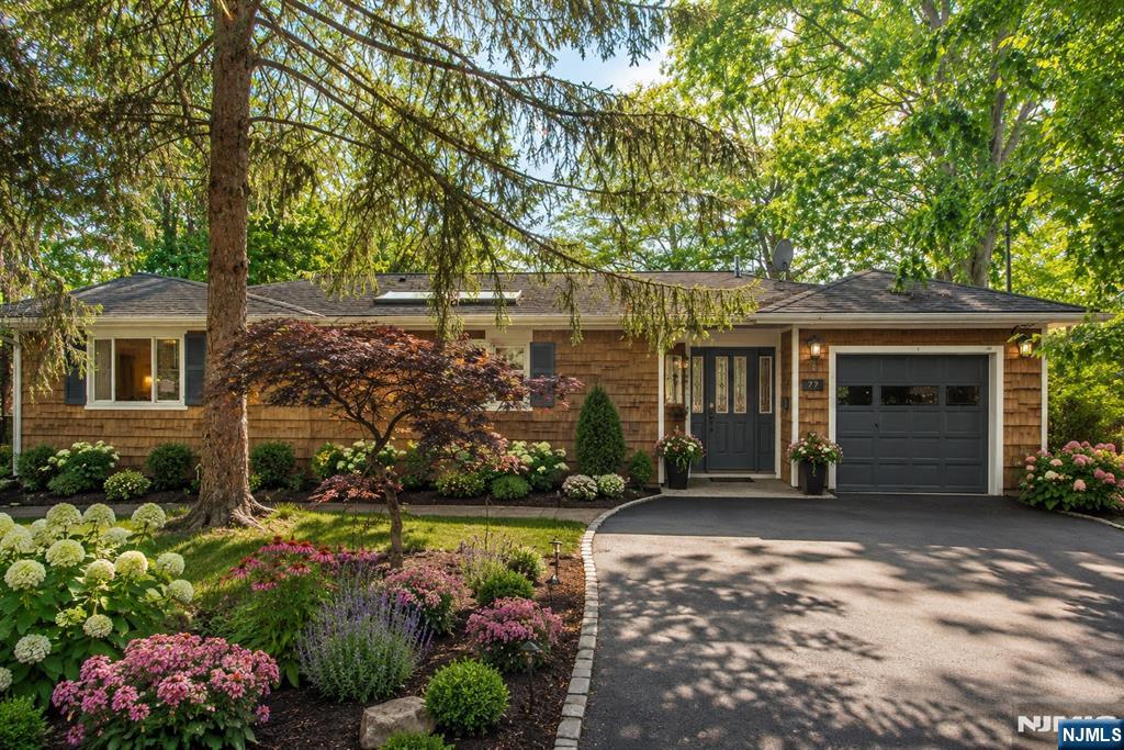 77 E Lake Drive - Photo 4