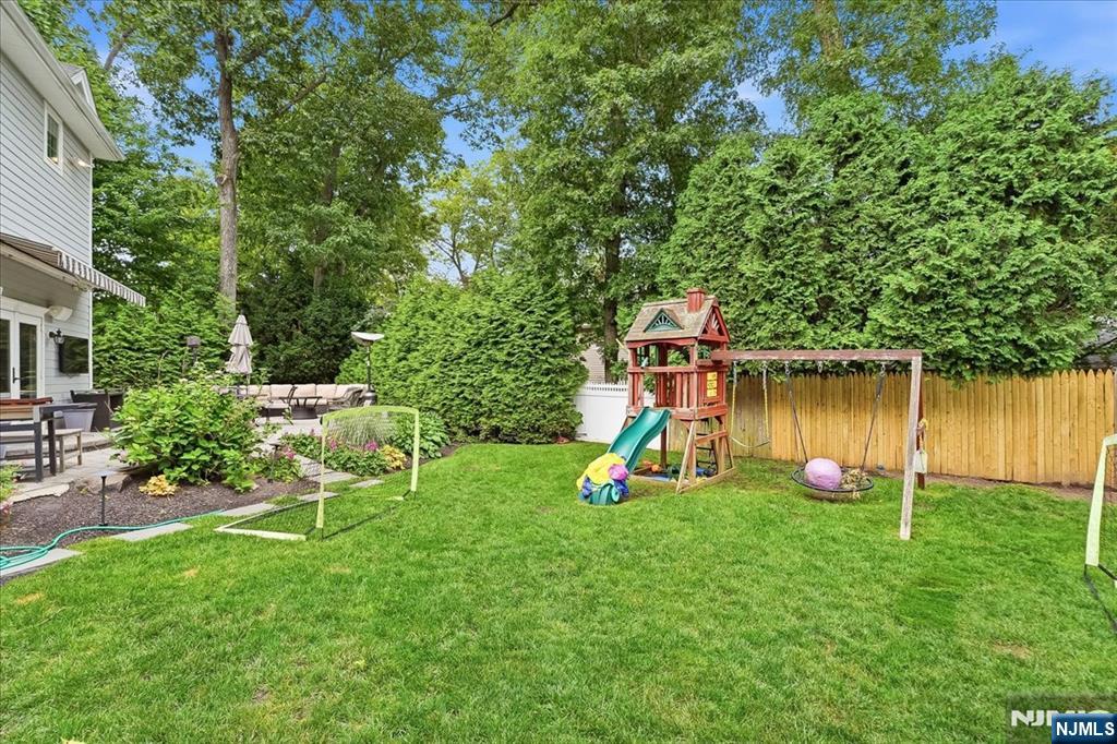 58 Mackay Ave, Waldwick, NJ 07463