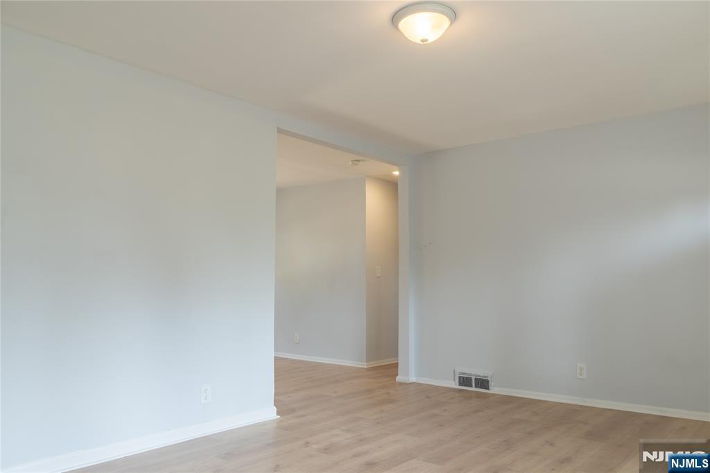 5th image of 25 Lakeview Dr, Emerson, NJ 07630 | MLS# 26024855
