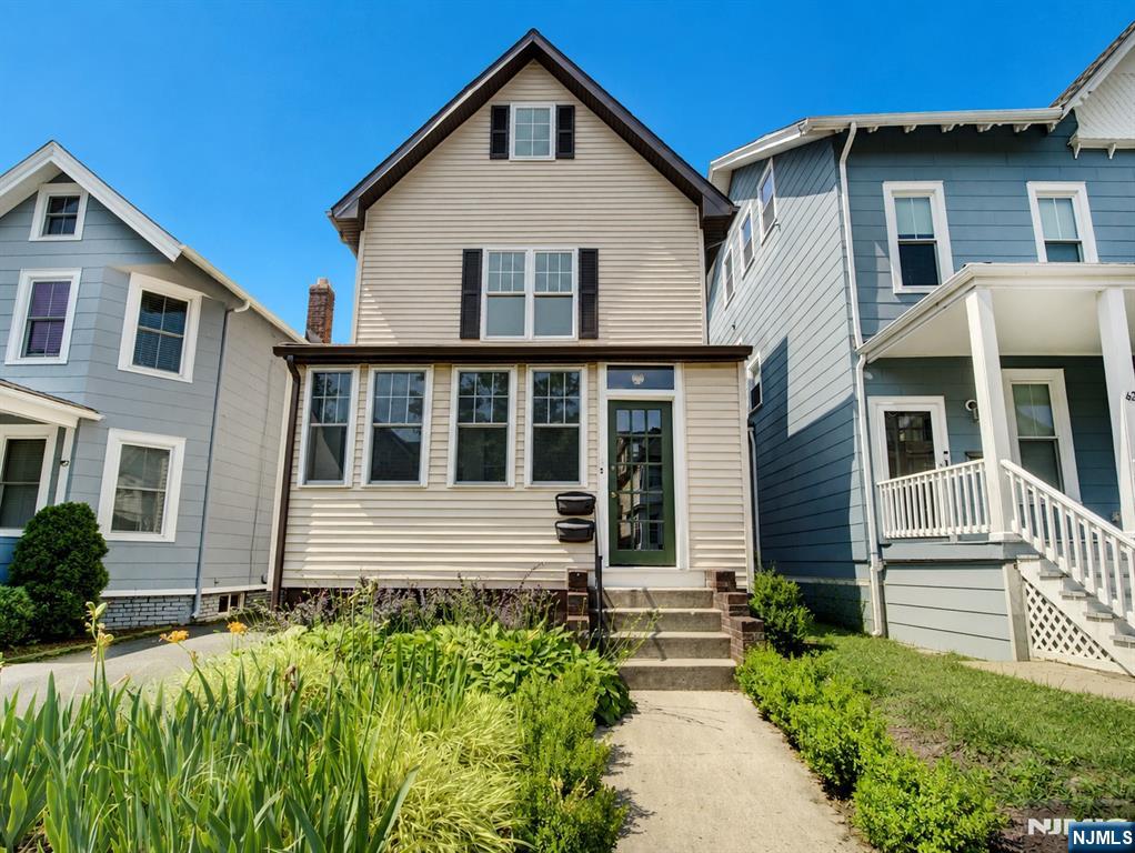 60 Montague Place 2 - Photo 2