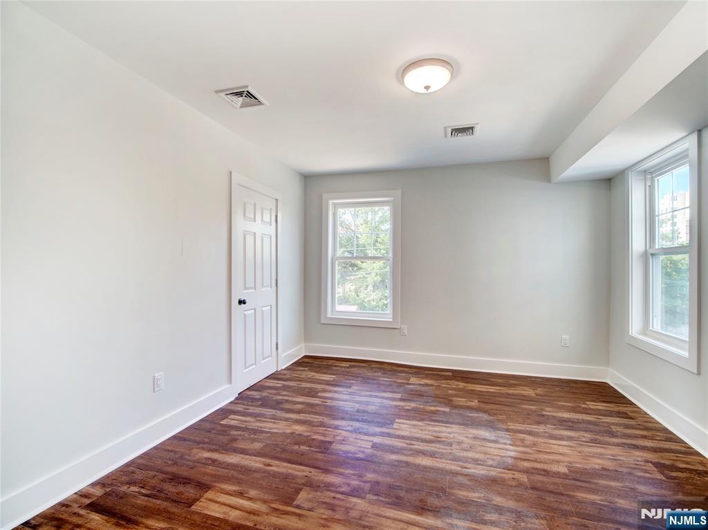 60 Montague Place 2 - Photo 5