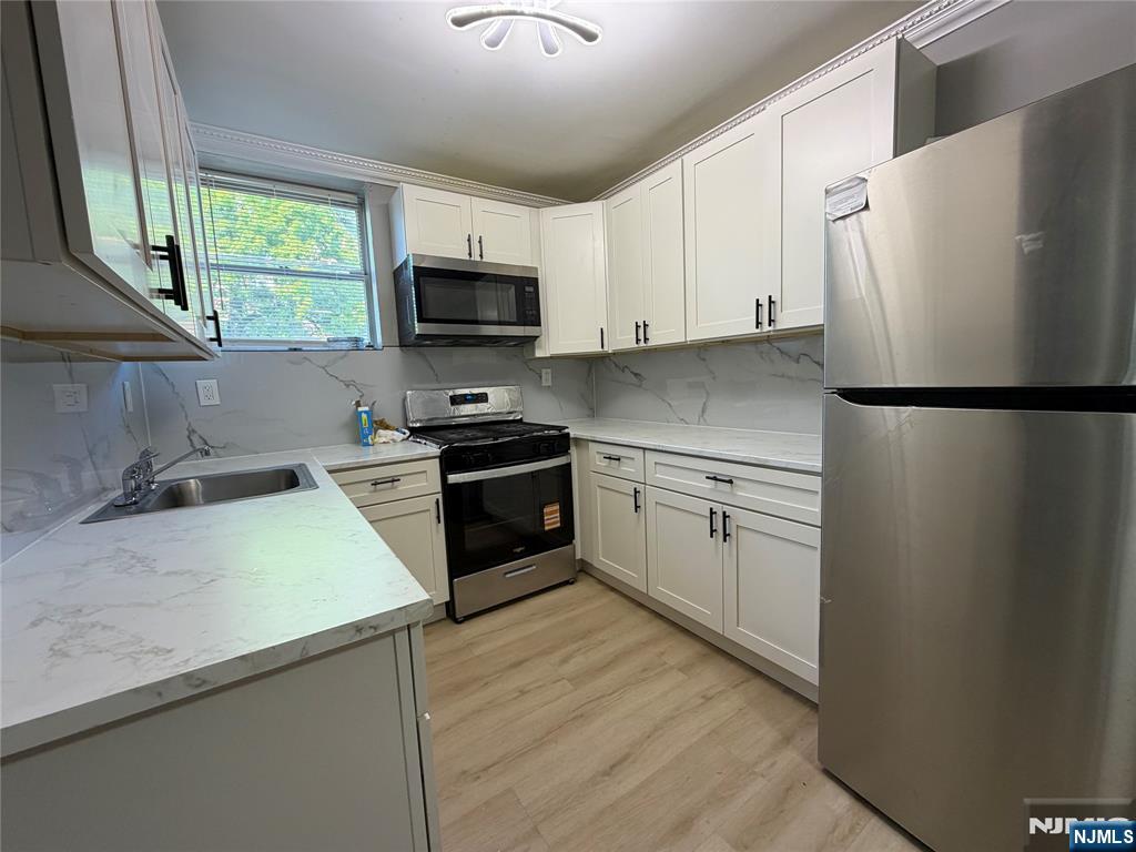 9066 Palisade Plaza - Photo 1
