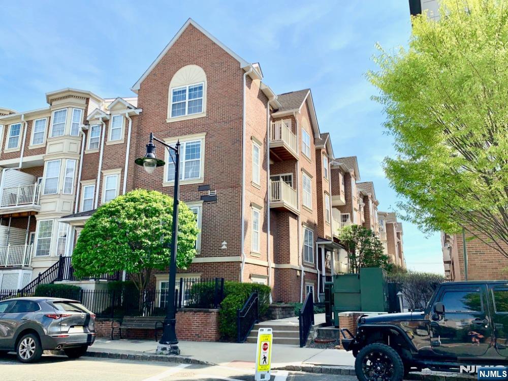 200 Dey Street 237 - Photo 2