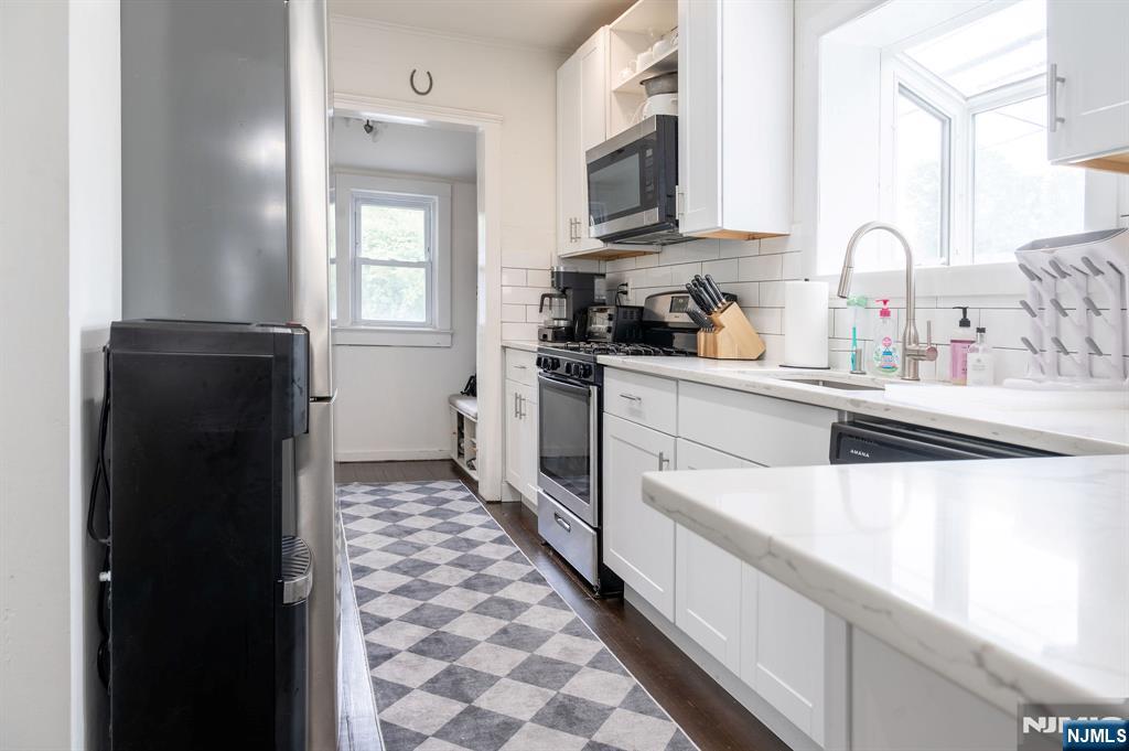 77 E Clinton Ave, Bergenfield, NJ 07621