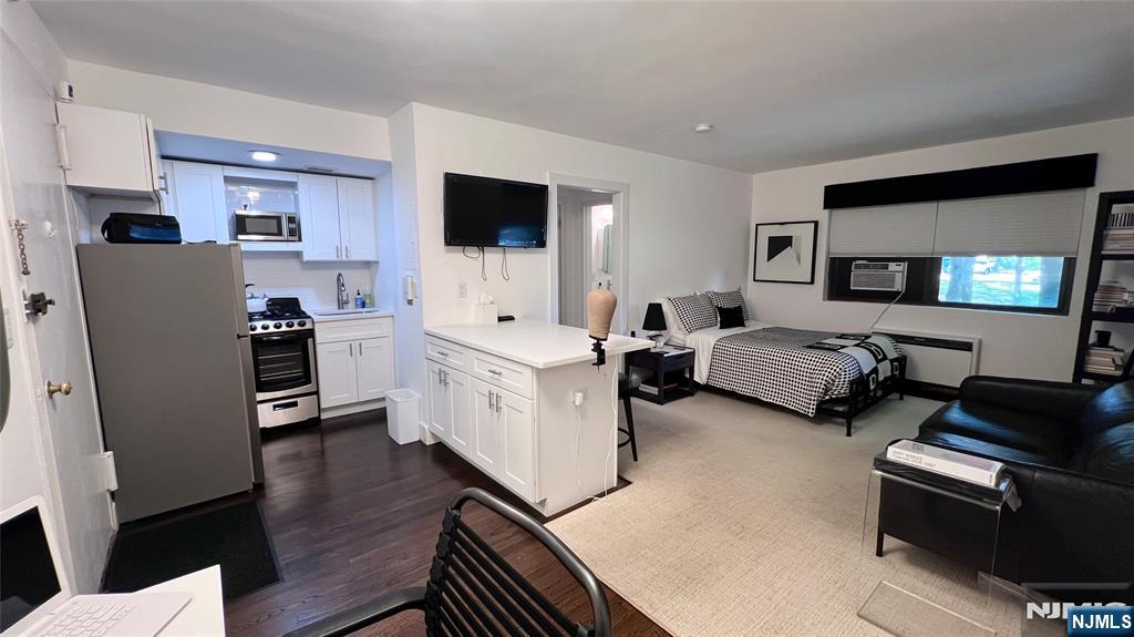 420 Park Pl #1H, Fort Lee, NJ 07024