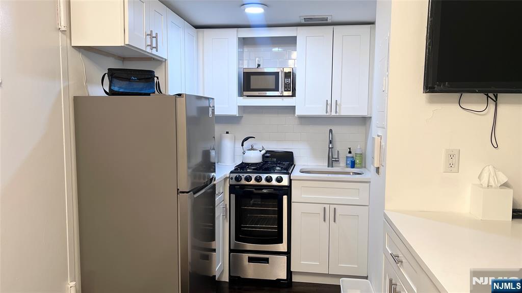 420 Park Pl #1H, Fort Lee, NJ 07024