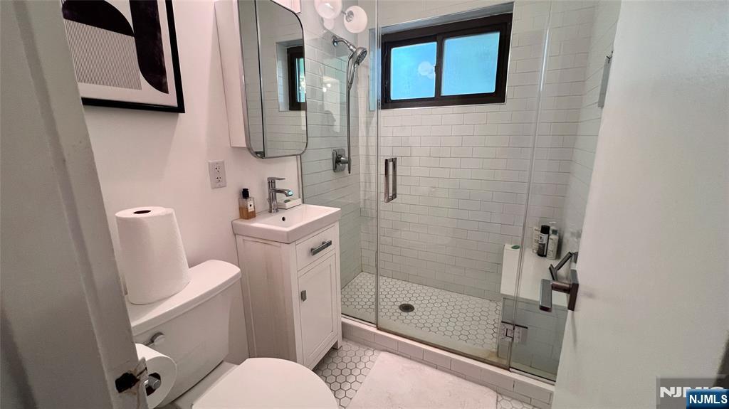 420 Park Pl #1H, Fort Lee, NJ 07024
