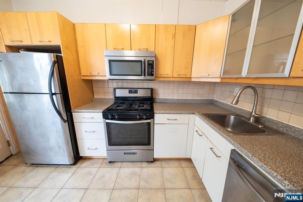 37 64th Street 2 - Photo 2