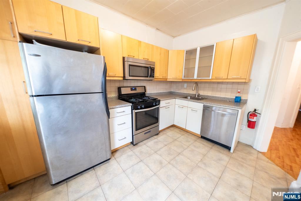 37 64th Street 2 - Photo 3