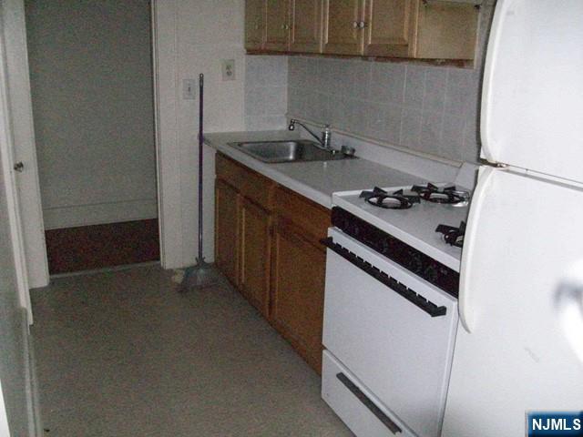 10 Hasbrouck - Photo 4
