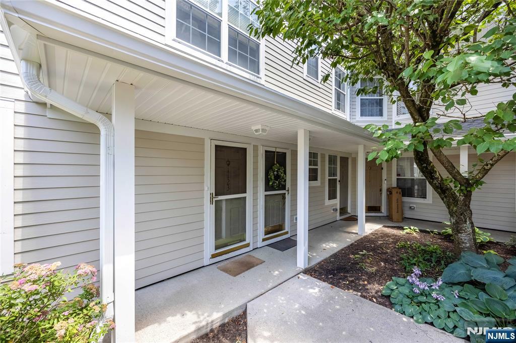 1123 Hyde Park Court 1123 - Photo 2