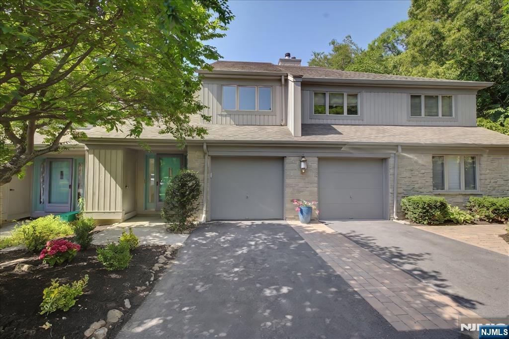 599 Apache Court - Photo 1